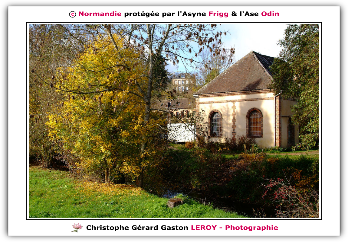 La rivière La Risle et Architecture en briques à L'Aigle 61300, Orne, Normandie, France La rivière La Risle et Architecture en briques à L'Aigle 61300, Orne, Normandie, France